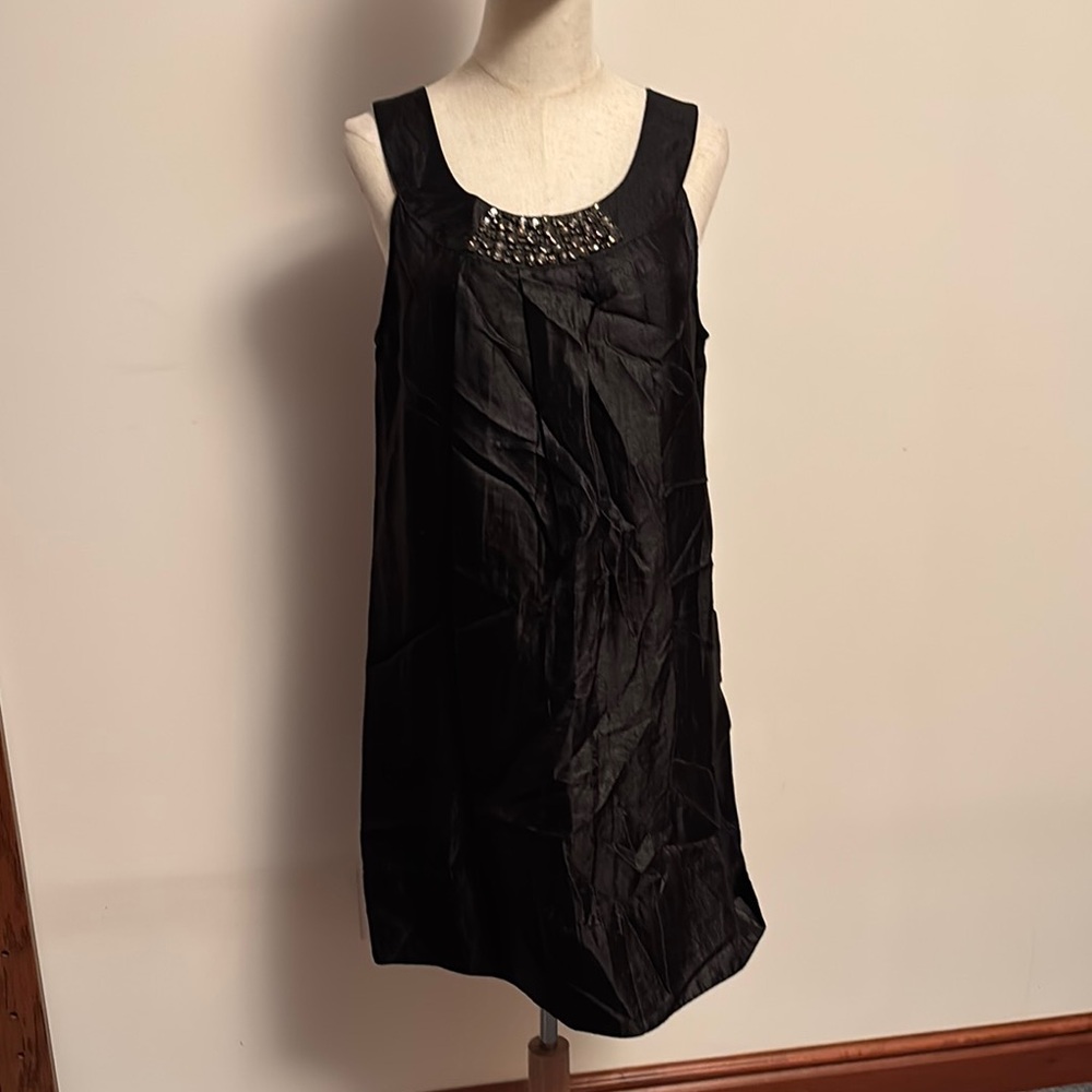 Black Sleeveless Scoop Neck Midi Dress